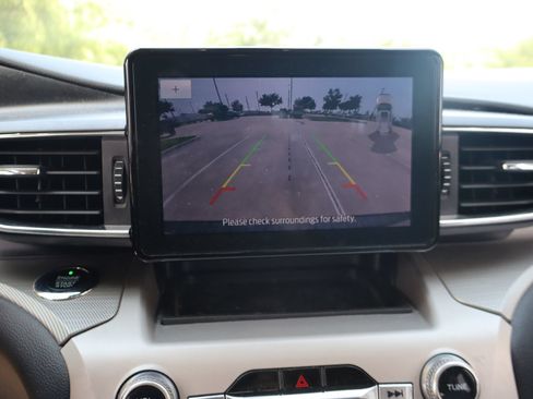 Used 2021 Ford Explorer XLT w/ Equipment Group 202A RWD image 21
