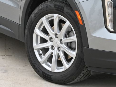 Used 2023 Cadillac XT4 Luxury w/ Cold Weather Package FWD image 11