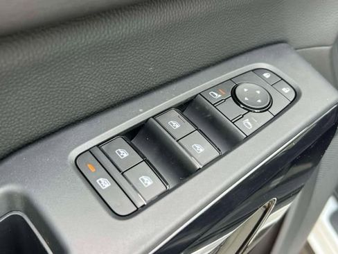 New 2026 Nissan Pathfinder SV AWD/4WD image 18