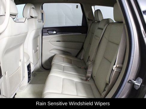 Used 2021 Jeep Grand Cherokee Overland AWD/4WD image 16