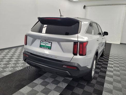 Used 2022 Kia Sorento LX FWD image 7