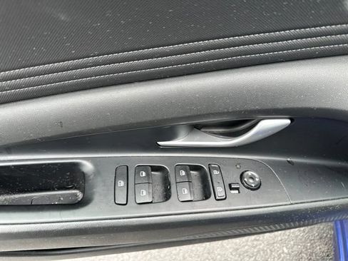 Used 2023 Hyundai Elantra Limited FWD image 15