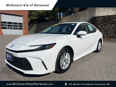 Used 2026 Toyota Camry LE w/ Convenience Package image 1