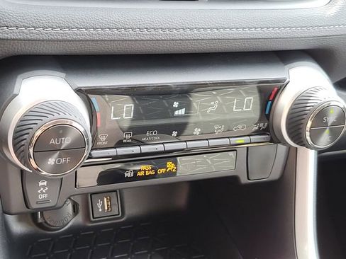Used 2025 Toyota RAV4 XLE w/ Convenience Package image 27