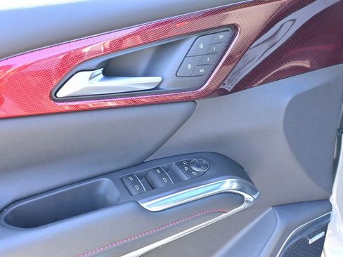 Used 2025 Chevrolet Traverse RS image 28