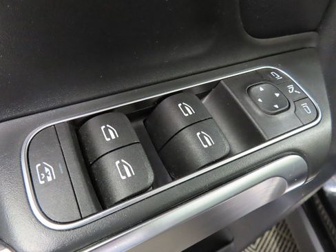 Used 2022 Mercedes-Benz GLB 250 4MATIC image 54