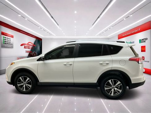 Used 2017 Toyota RAV4 XLE AWD/4WD image 4