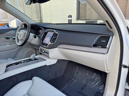 Used 2025 Volvo XC90 T8 Ultra w/ Protection Package Premier AWD/4WD image 15