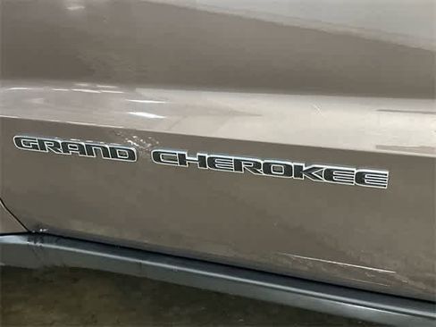 Used 2019 Jeep Grand Cherokee Limited image 25