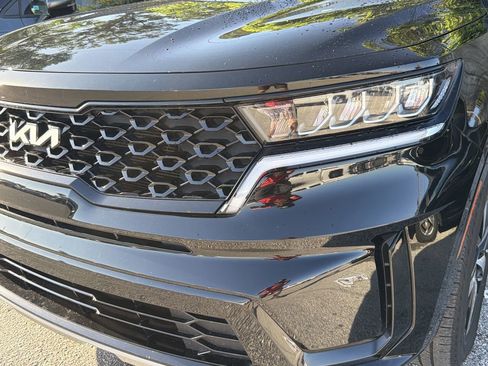 Certified 2023 Kia Sorento S FWD image 4