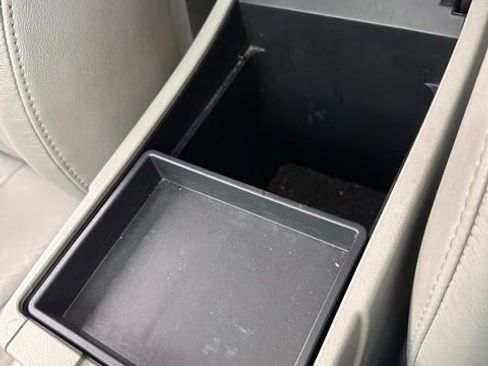 Used 2011 Toyota Camry XLE image 10