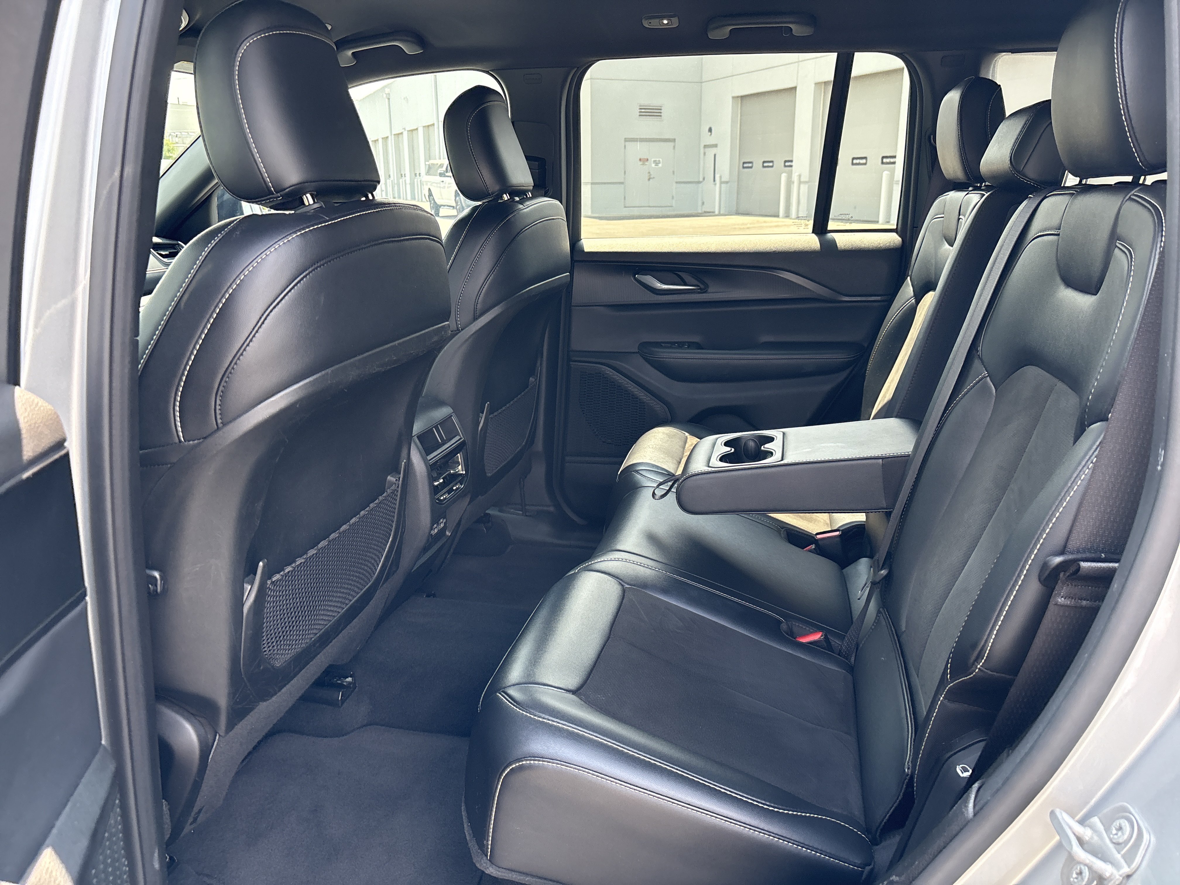 Used 2025 Jeep Grand Cherokee Altitude AWD/4WD image 32