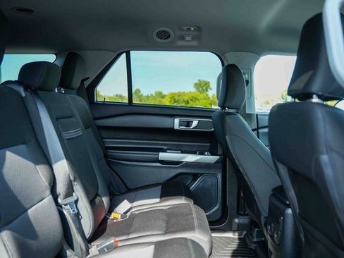 Used 2023 Ford Explorer XLT image 22