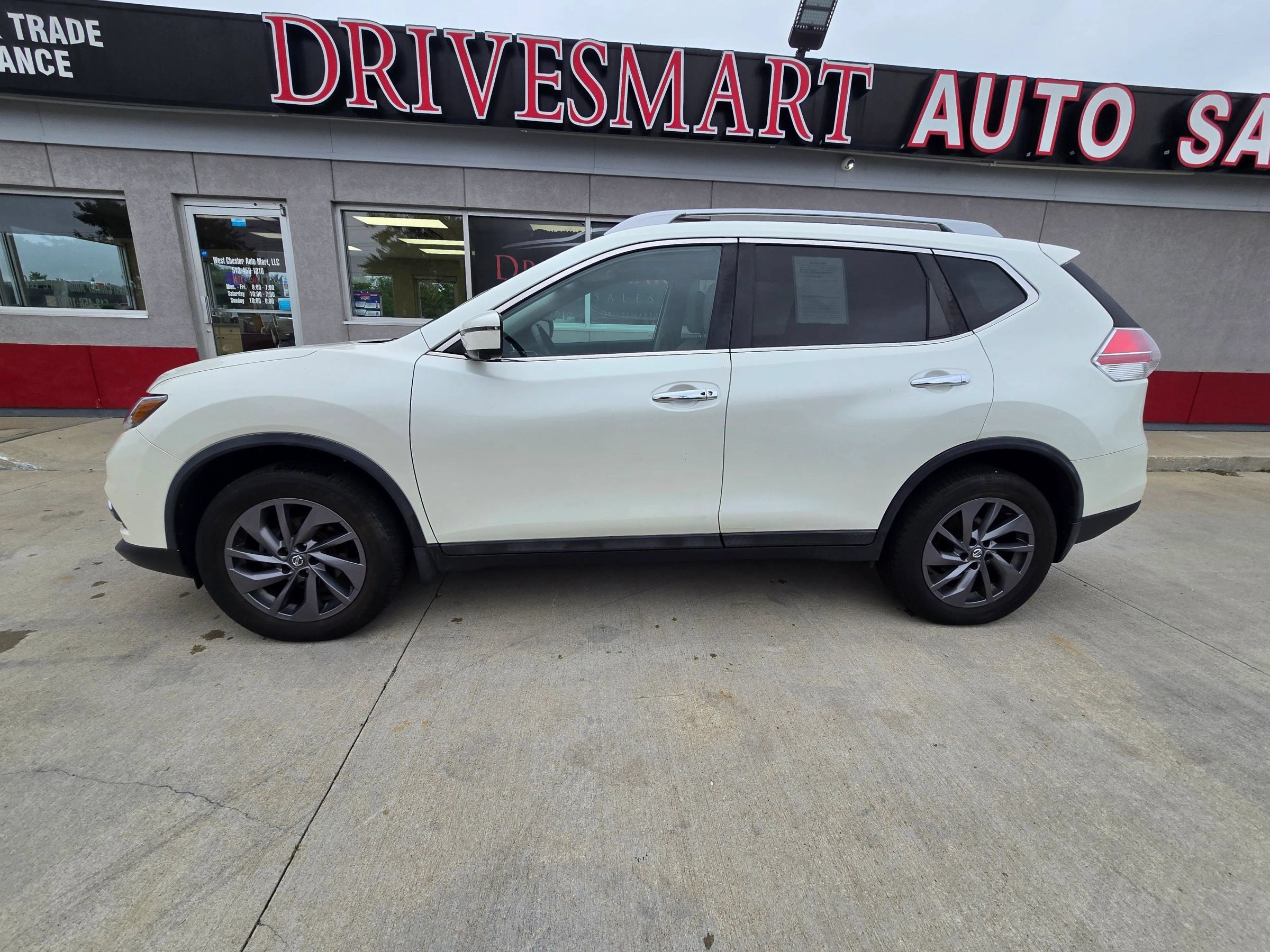 Used 2016 Nissan Rogue SL w/ SL Premium Package AWD/4WD image 2