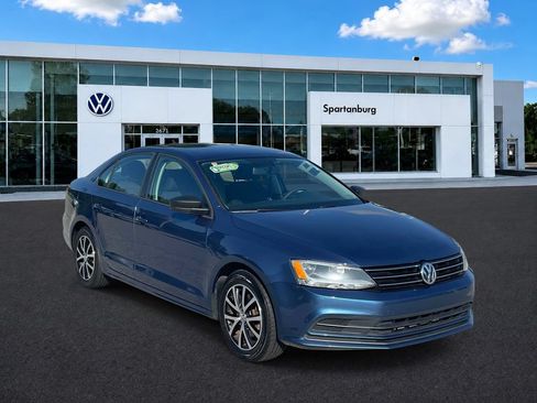 Used 2016 Volkswagen Jetta SE FWD image 1