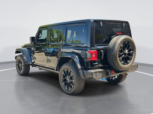 Used 2024 Jeep Wrangler Unlimited Sahara w/ Technology Group AWD/4WD image 7