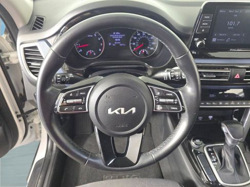 Used 2023 Kia Seltos S image 4