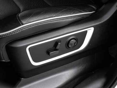 Used 2022 RAM 1500 Laramie AWD/4WD image 36