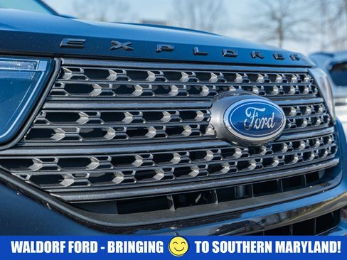 Used 2022 Ford Explorer XLT w/ Equipment Group 202A image 12