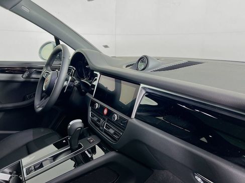 New 2026 Porsche Macan image 31
