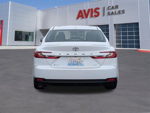 Used 2025 Toyota Camry SE image 7