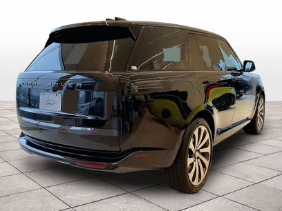 New 2025 Land Rover Range Rover SE