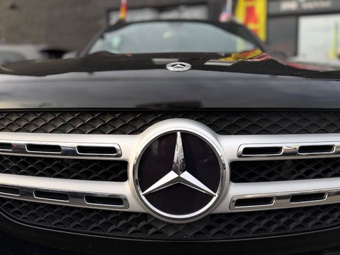 Used 2023 Mercedes-Benz GLB 250 4MATIC w/ Premium Package image 9
