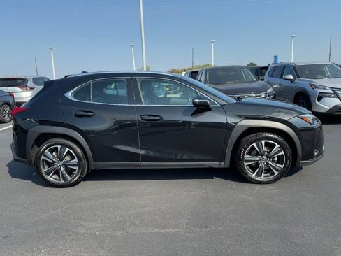 Used 2019 Lexus UX 200 image 2