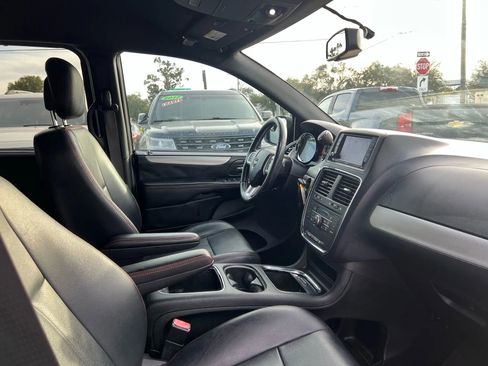 Used 2017 Dodge Grand Caravan GT image 17
