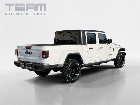 Certified 2022 Jeep Gladiator Willys image 7