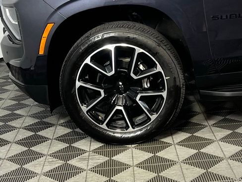 Used 2025 Chevrolet Suburban RST image 13