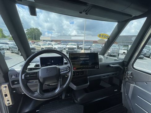 Used 2024 Chevrolet Brightdrop 600 w/ Commercial Equipment Package AWD/4WD image 11