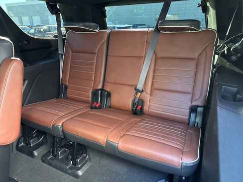 Used 2023 GMC Yukon Denali Ultimate image 18