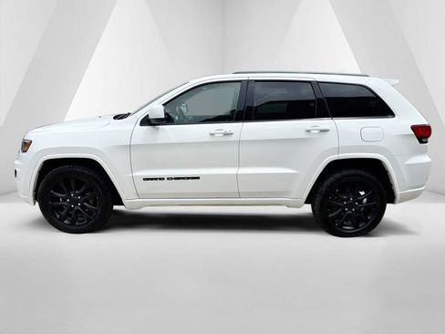 Used 2019 Jeep Grand Cherokee Altitude AWD/4WD image 4