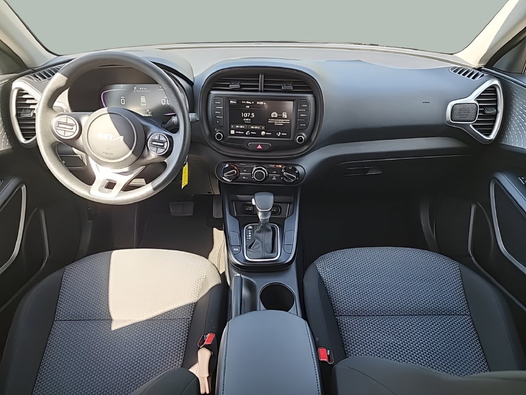 Used 2025 Kia Soul LX w/ LX Technology Package FWD image 13