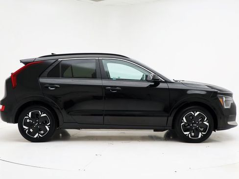 Used 2024 Kia Niro Wind w/ Wind Preserve Package FWD image 3