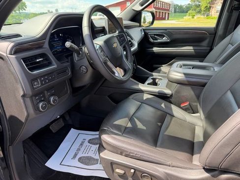 Used 2022 Chevrolet Suburban LT w/ Luxury Package AWD/4WD image 9