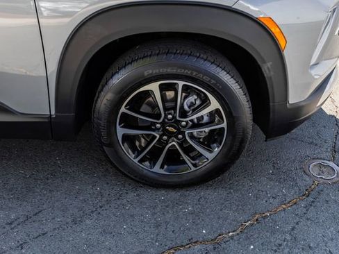 Used 2025 Chevrolet TrailBlazer LT w/ Driver Confidence Package AWD/4WD image 6