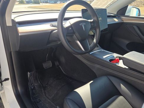 Used 2022 Tesla Model Y Long Range image 19