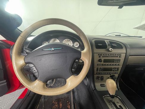 Used 2005 Ford Thunderbird Base image 15