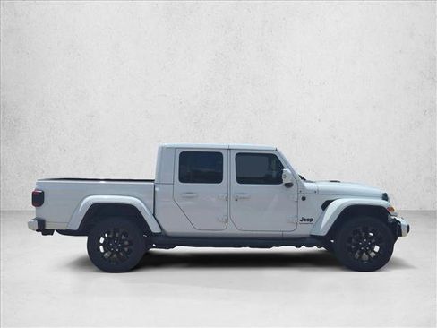 Used 2023 Jeep Gladiator Overland AWD/4WD image 4