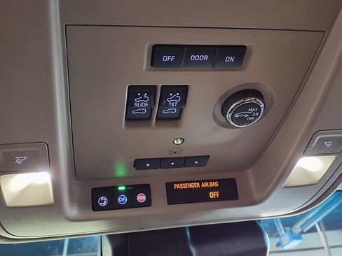 Used 2019 Cadillac Escalade Luxury w/ Escalade Sport Edition image 27