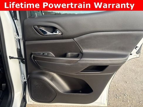 Used 2023 GMC Acadia SLT image 26