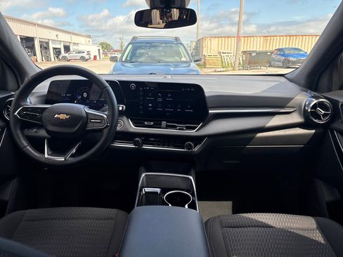 Used 2025 Chevrolet Equinox LT image 11