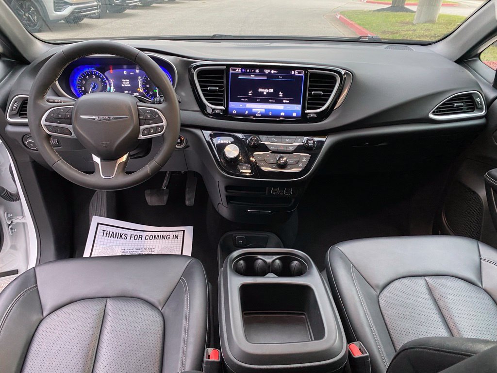 Used 2025 Chrysler Pacifica Select FWD image 27