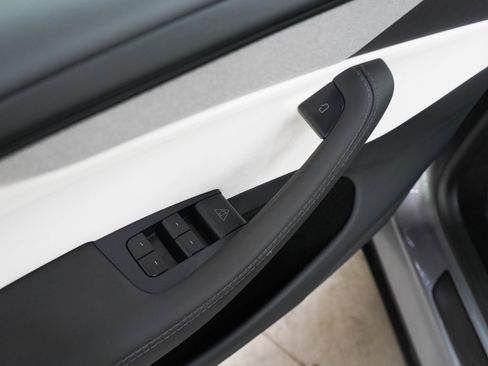 Used 2026 Tesla Model Y AWD image 21