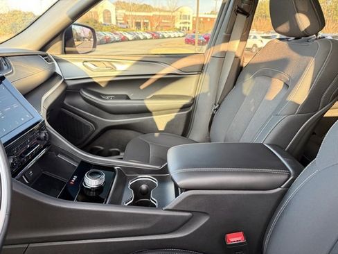 New 2025 Jeep Grand Cherokee Laredo w/ Luxury Tech Group I image 24