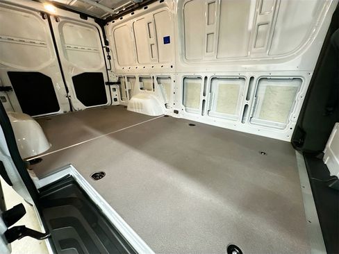 Used 2025 Mercedes-Benz Sprinter 2500 image 25
