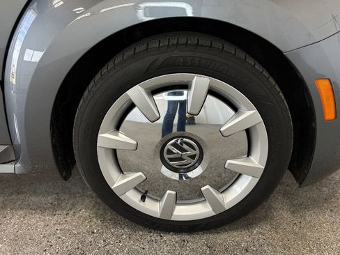 Used 2018 Volkswagen Beetle 2.0T SE FWD image 24