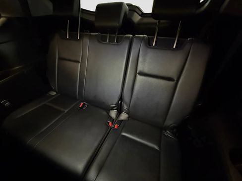Used 2019 Toyota Highlander XLE AWD/4WD image 16